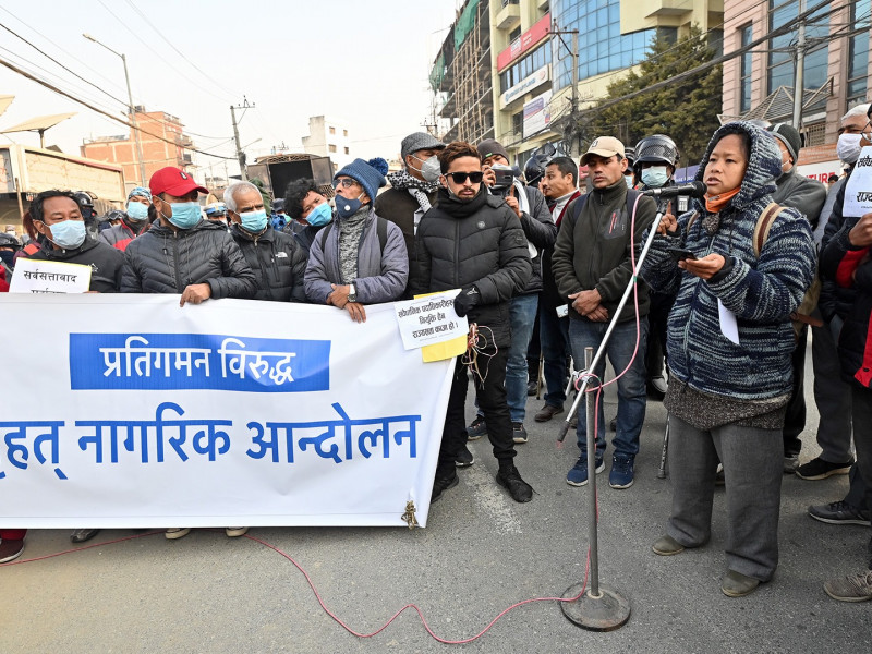 प्रतिगमनविरुद्ध संघर्ष गर्न प्रवासी स्रष्टाको आह्वान